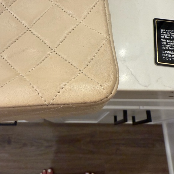 Chanel vintage handbag with chain strap. - Picture 13 of 14